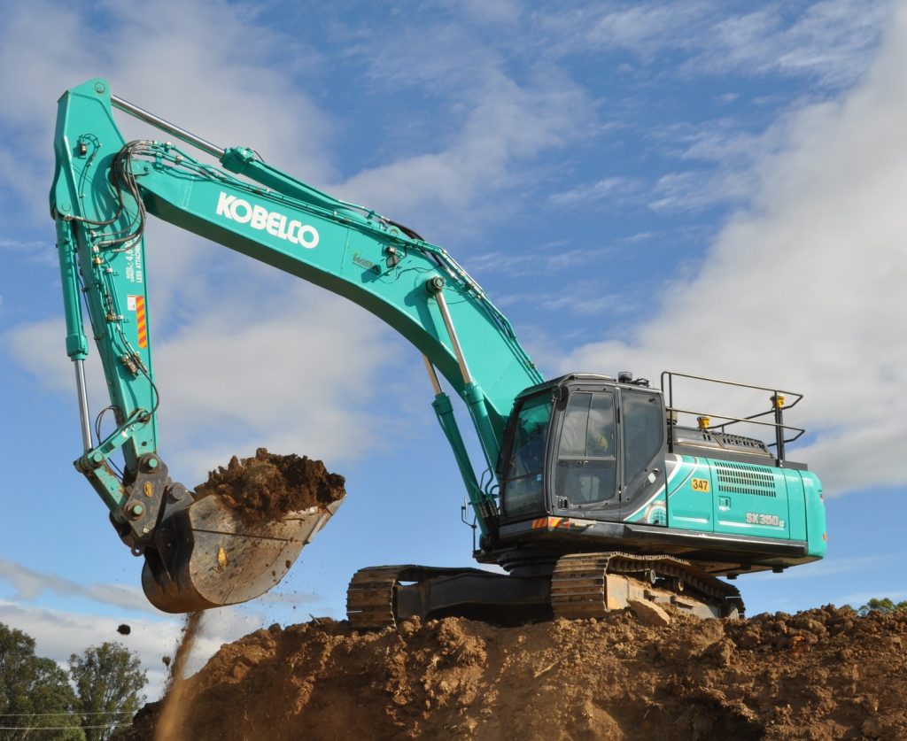Kobelco SK350 excavator for hire lifting dirt